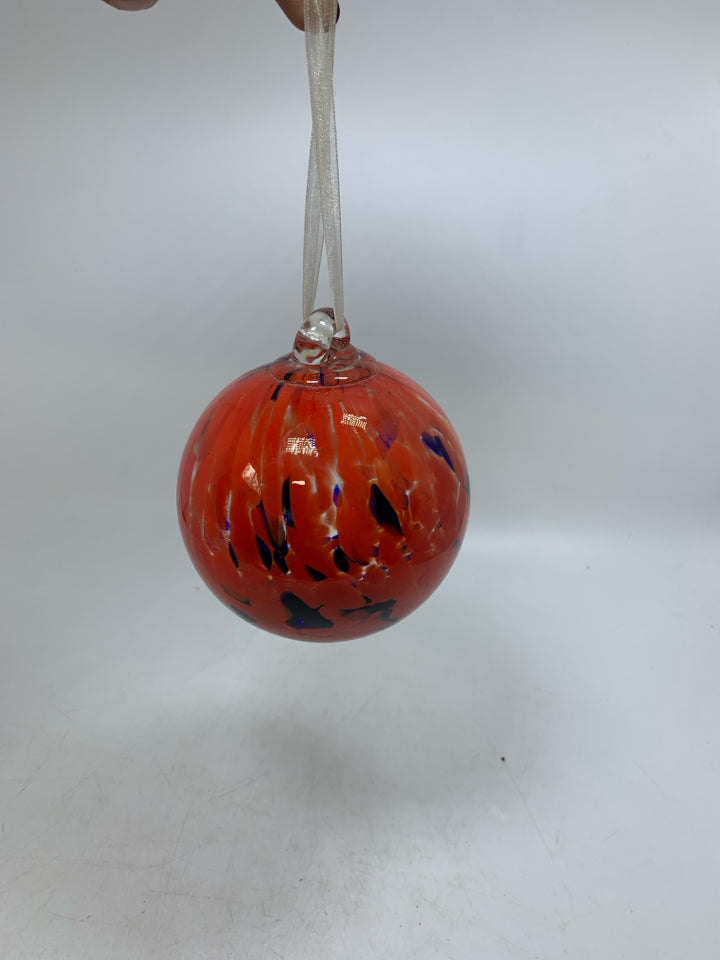RED/BLUE SPOTS BLOWN GLASS ORB.
