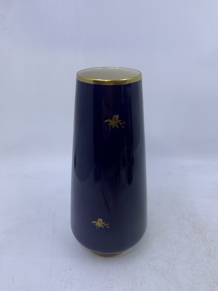 COBALT BLUE VASE W/ DETAILED FLOWERS/LEAVES.