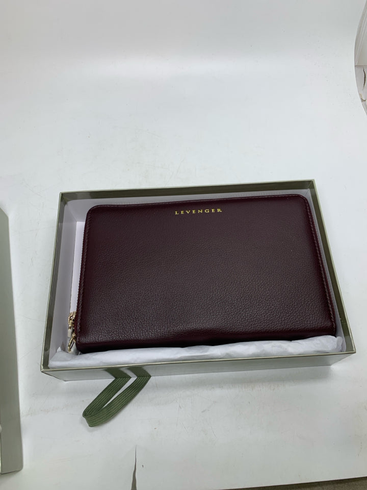 Levenger Carrie Convertible Concierge Clutch- New