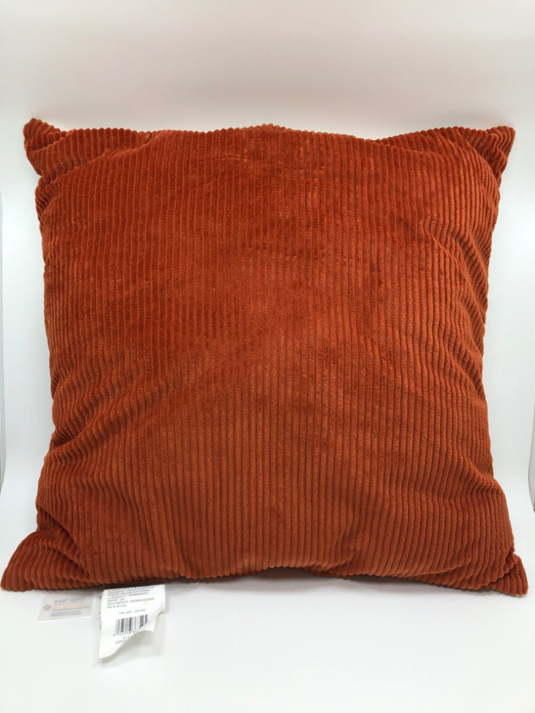 PUMPKIN/CREAM/ORANGE ACCENT PILLOW.