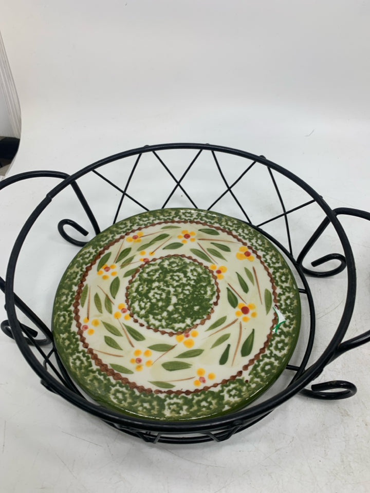 CASSEROLE WITH TRIVET IN STAND.