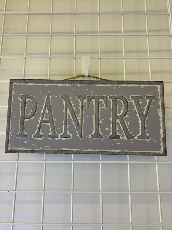 METAL GRAY DISTRESSED "PANTRY" SIGN WALL ART.