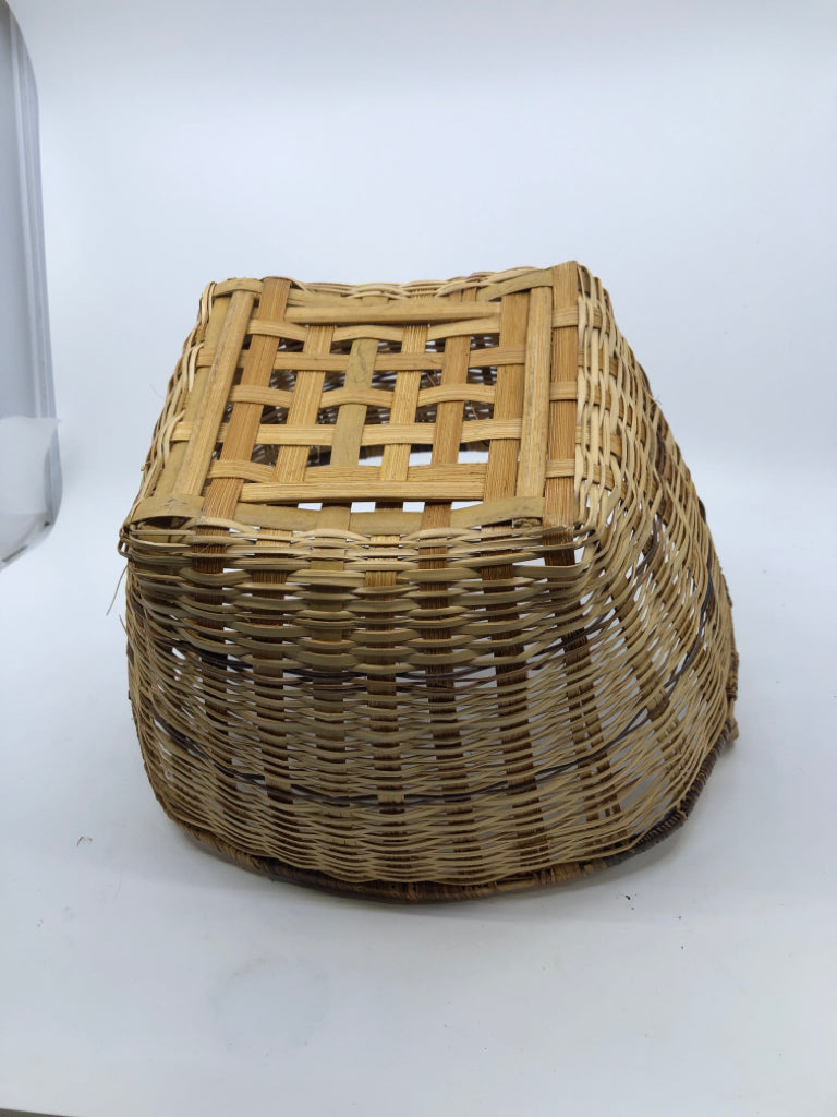 TWO TONED BASKET W HANDLES.