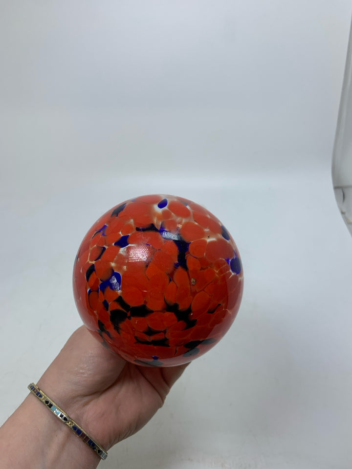 RED/BLUE SPOTS BLOWN GLASS ORB.