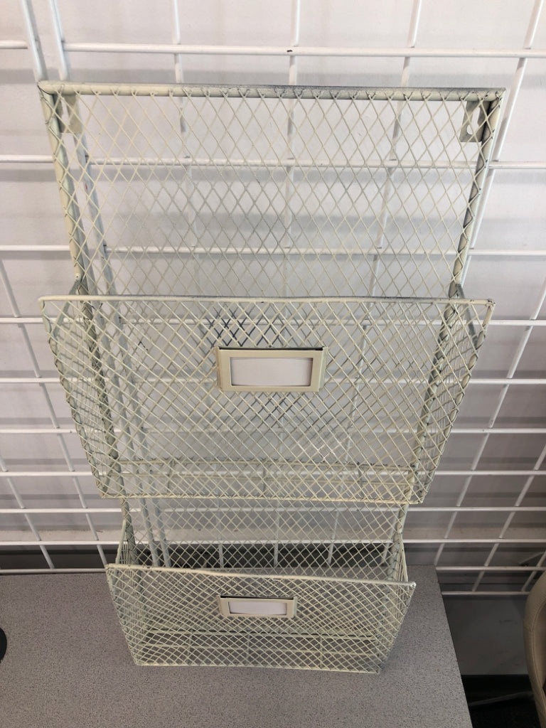 2-SLOT WHITE METAL WALL-ORGANIZER.