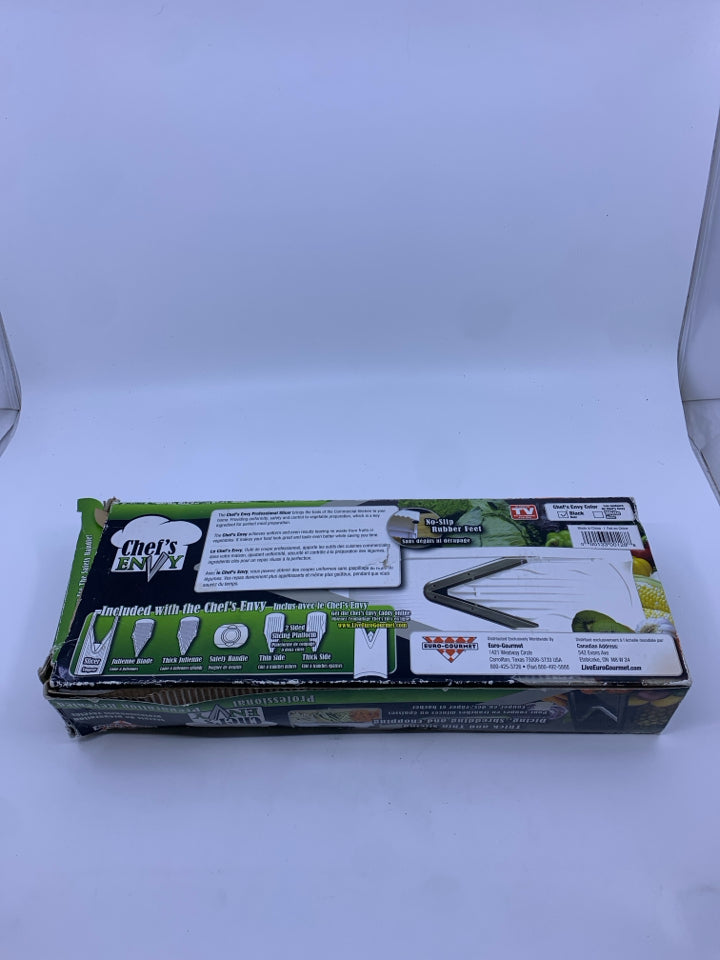 NIB CHEF ENVYS MASTER CUT 2 MANDOLINE SLICER.