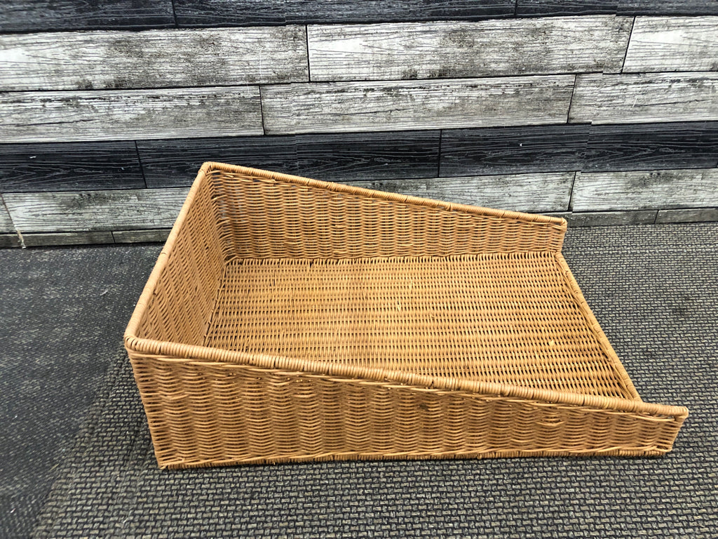 FLAT WICKER BASKET, SHELF STORAGE.