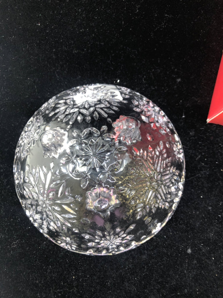 NIB MIKASA SNOWFLAKE FOOTED BOWL.