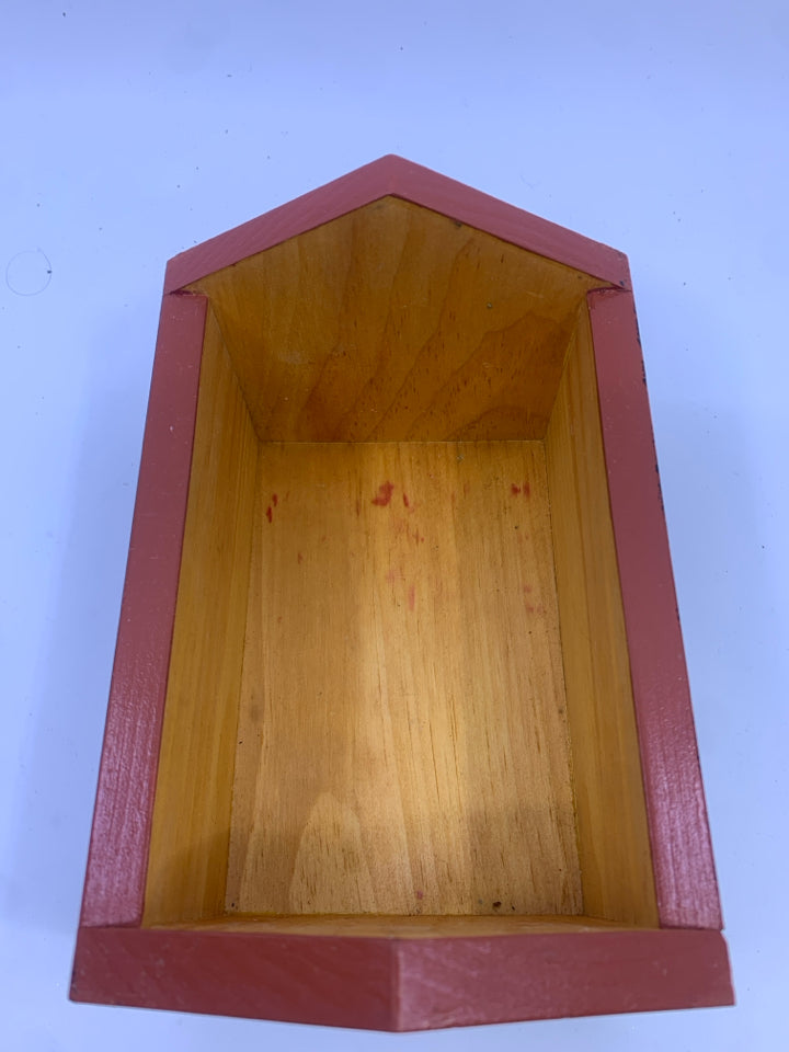 WOOD ANTIQUES STORE WITH REMOVABLE ROOF.