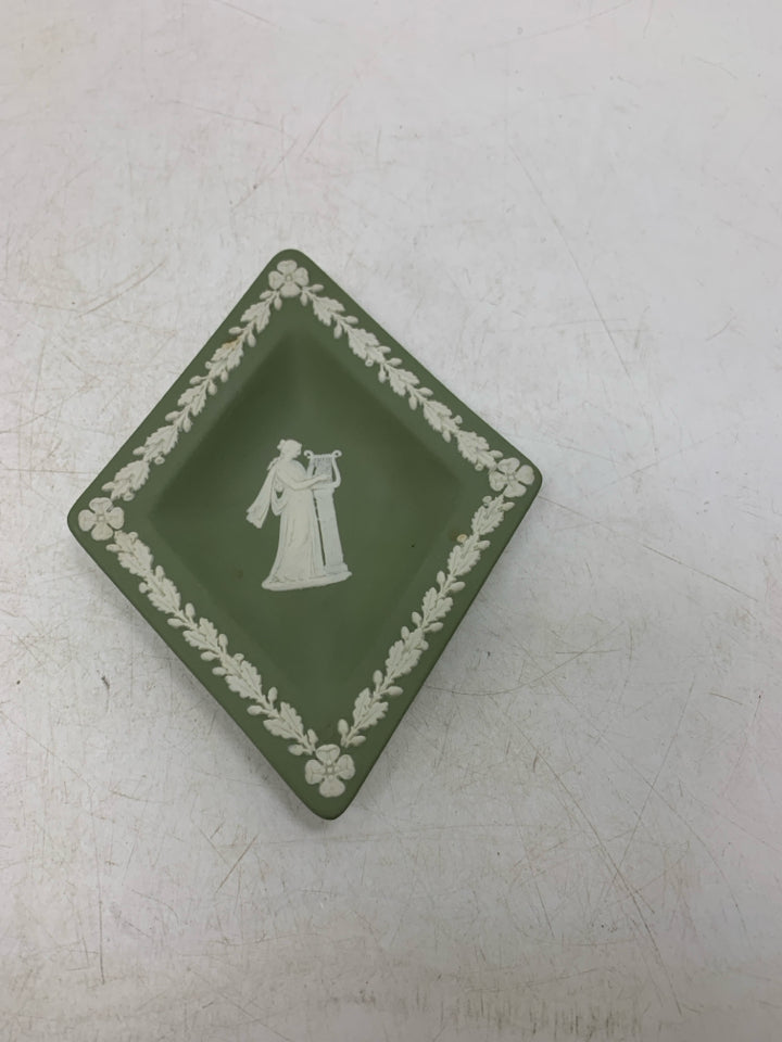 VTG JASPERWARE WOMAN PLAYING LYRE TRINKET DISH.