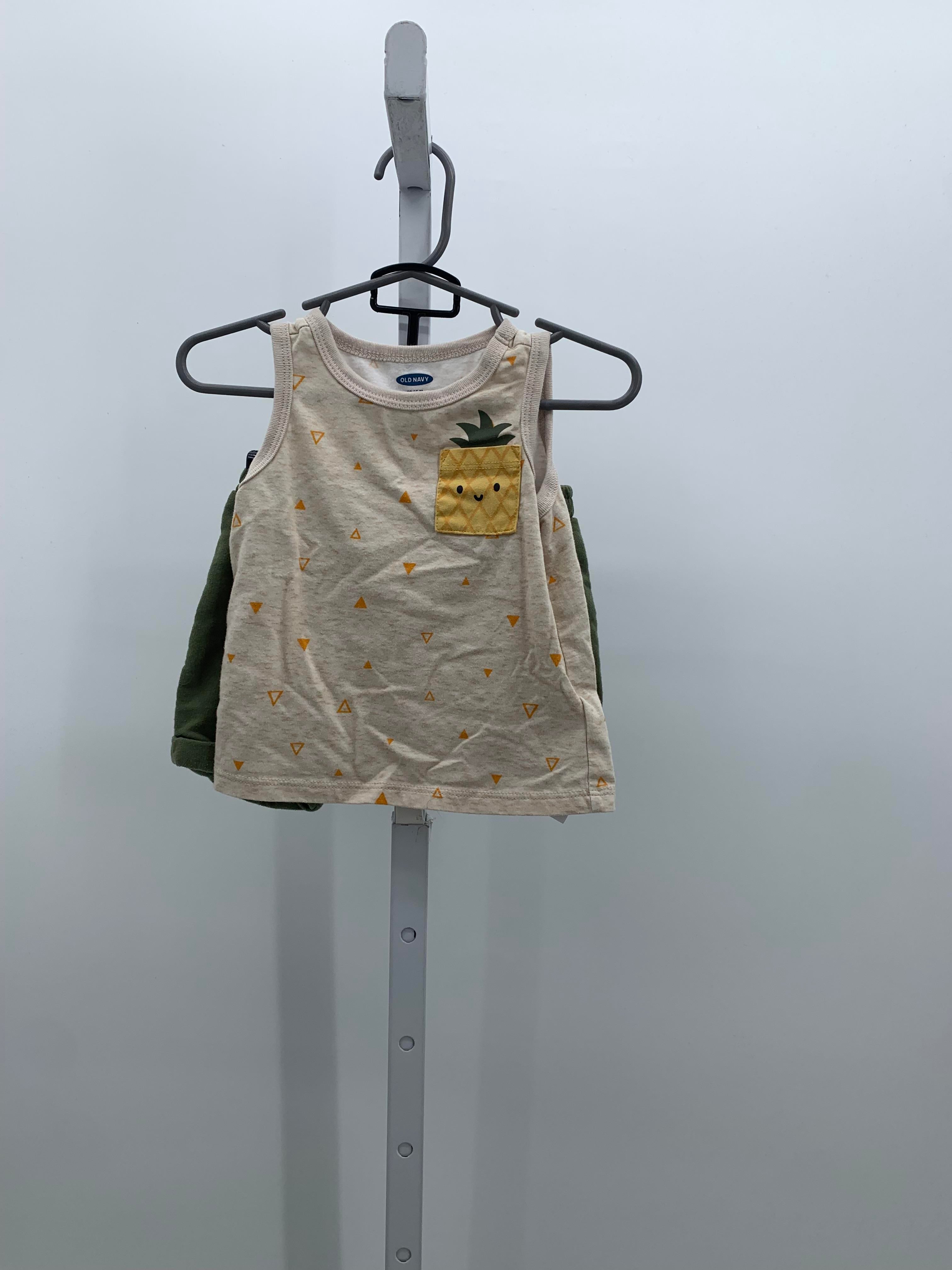 PINEAPPLE SHIRT AND GREEN SHORTS