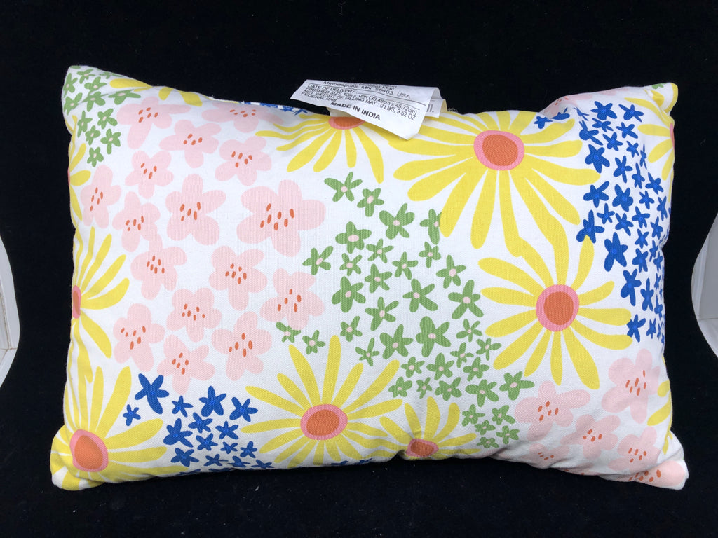 HAPPY EASTER PILLOW W/ FLOWERS.