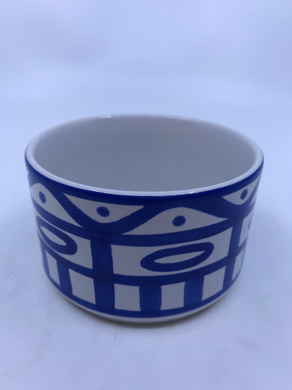 SMALL BLUE AND WHITE PATTERNED DANKS BOWL.
