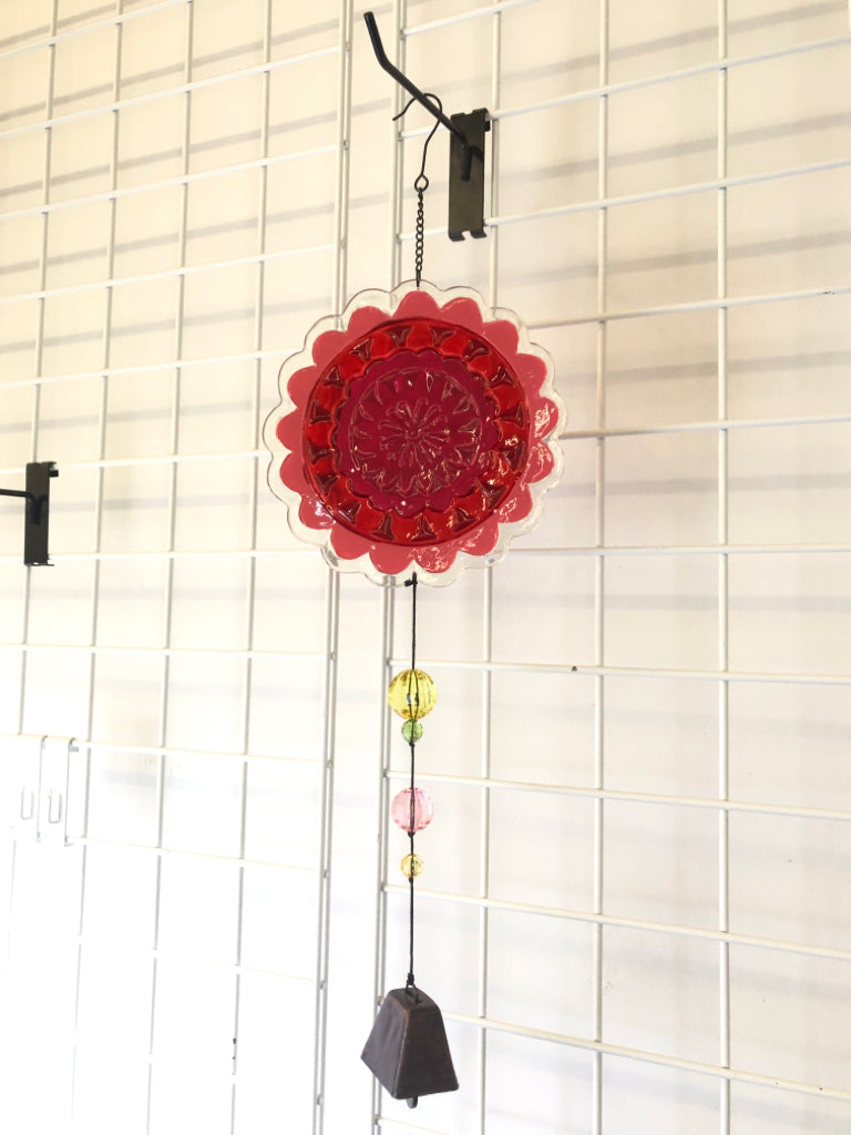 GLASS MEDALLION W/ PINK DESIGNS SCALLOP EDGE+ BELL WIND CHIME.