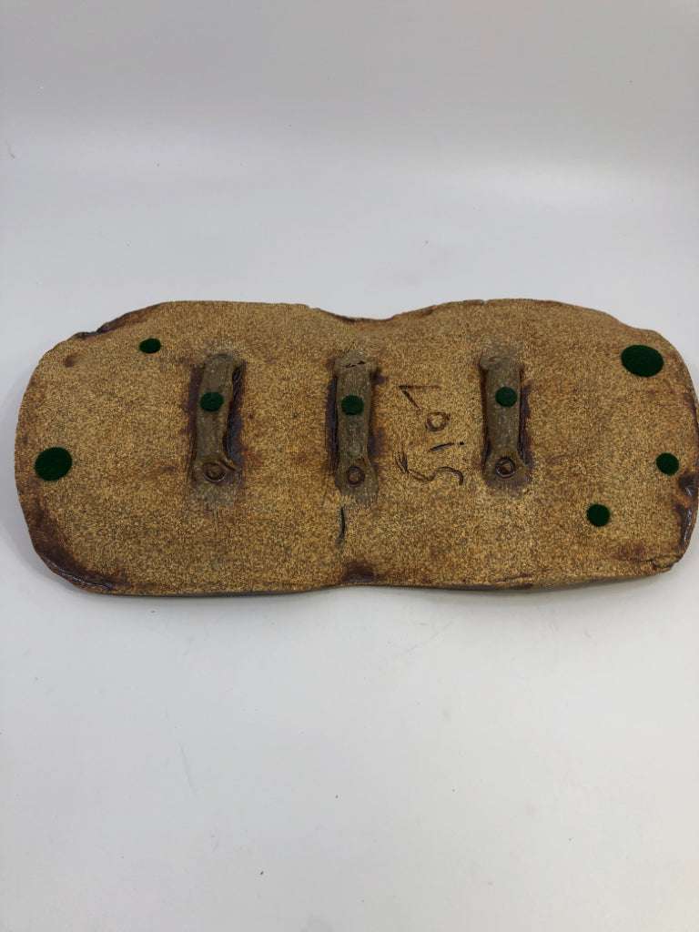 STONE BROWN TRAY W/HANDLES.