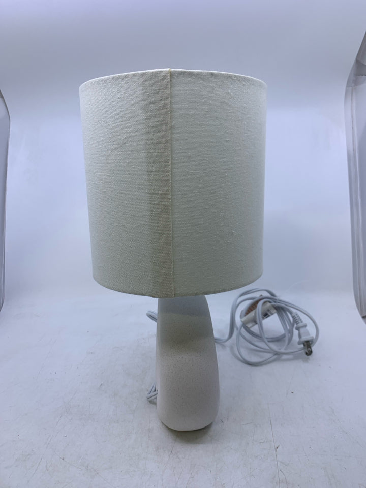 WHITE CERAMIC CIRCLE BASE W/ WHITE SHADE.