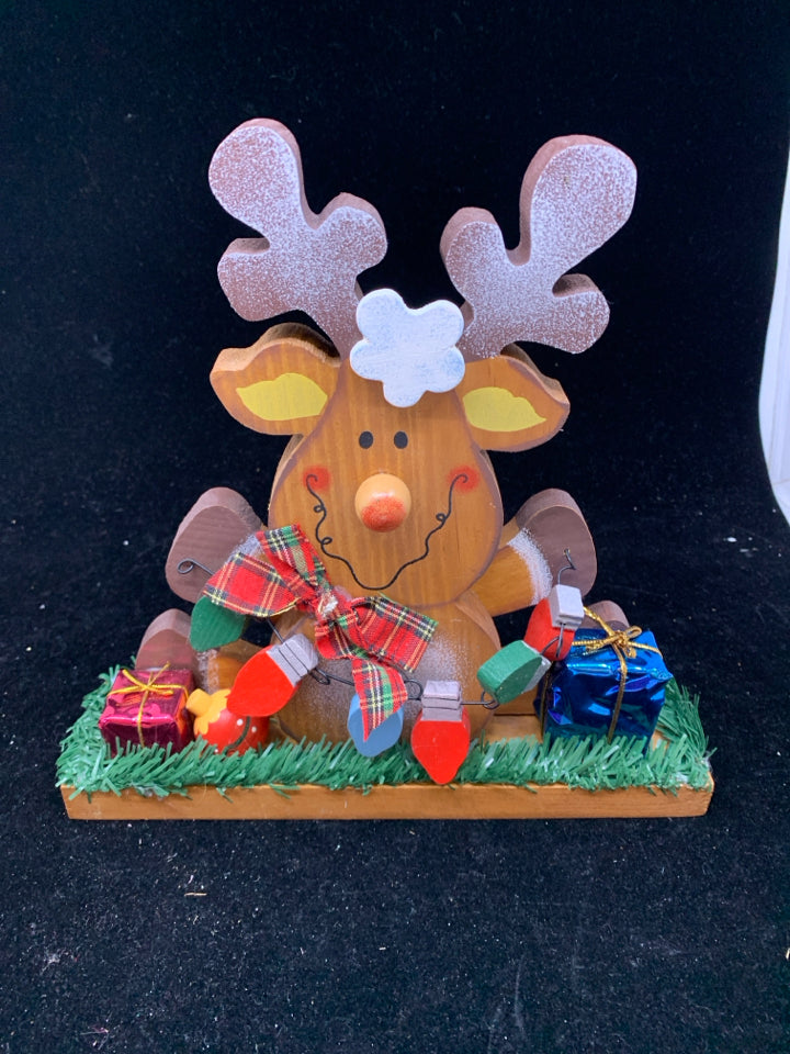 WOOD SITTING RUDOLPH WITH GIFTS.