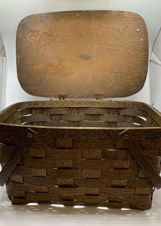 VTG BROWN WOVEN BASKET W/FLIP LID AND HANDLES.
