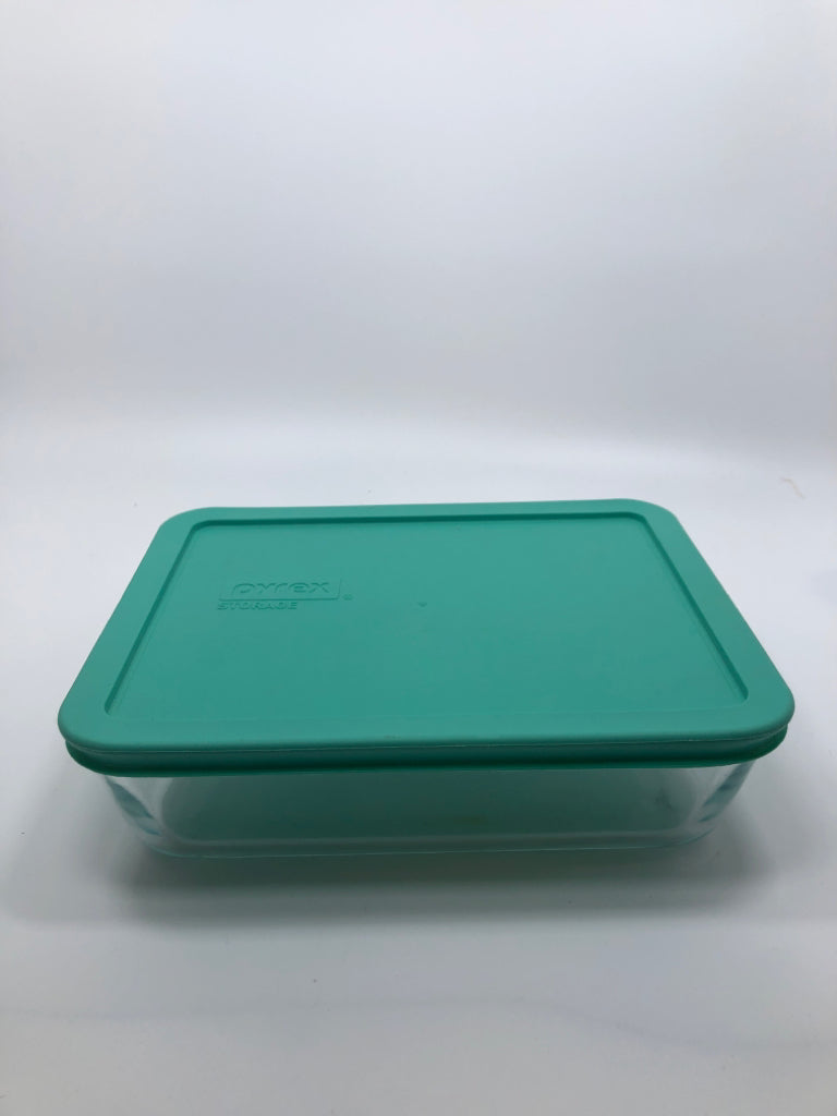 TEAL COVERED PYREX STORAGE DISH.
