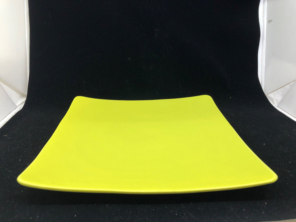 LIME GREEN SQUARE CERAMIC SERVING PLATTER W/ LIFTED EDGES.