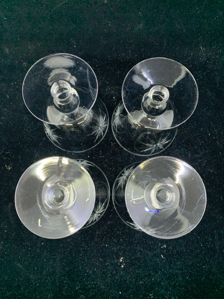 4 CRYSTAL ETCHED STAR PATTERN LIQUEUR GLASSES.