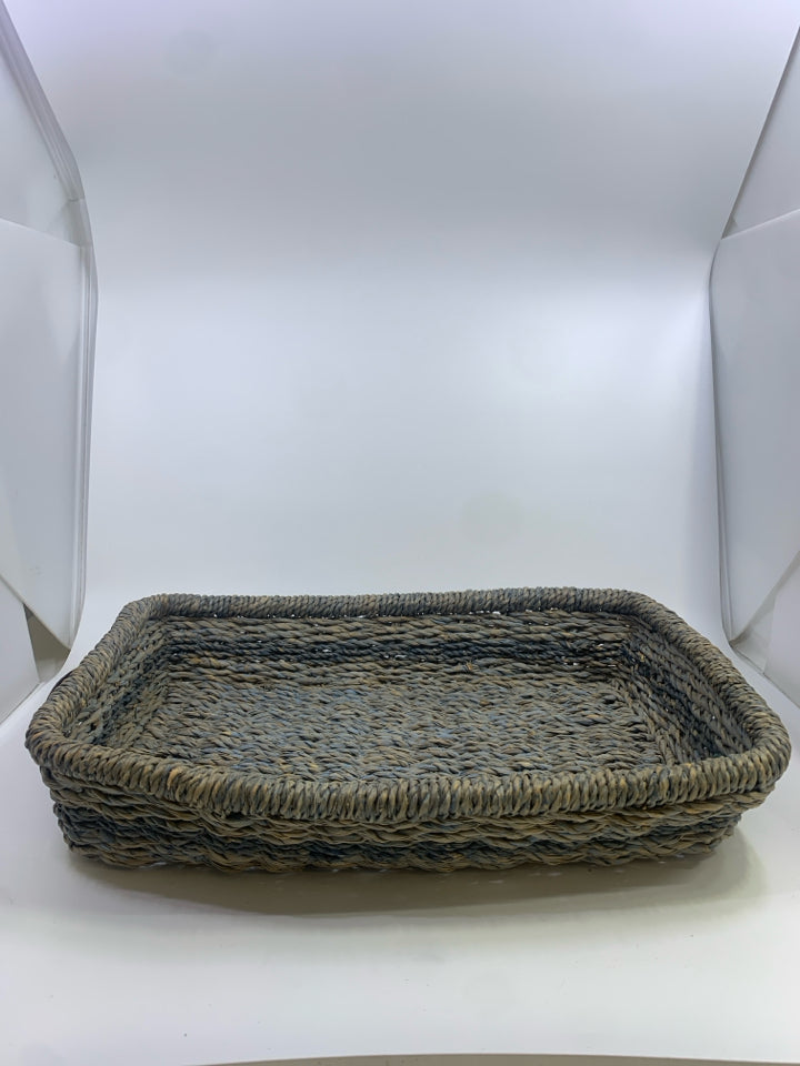 GREY WOVEN BASKET TRAY W/FAUX LEATHER HANDLES.