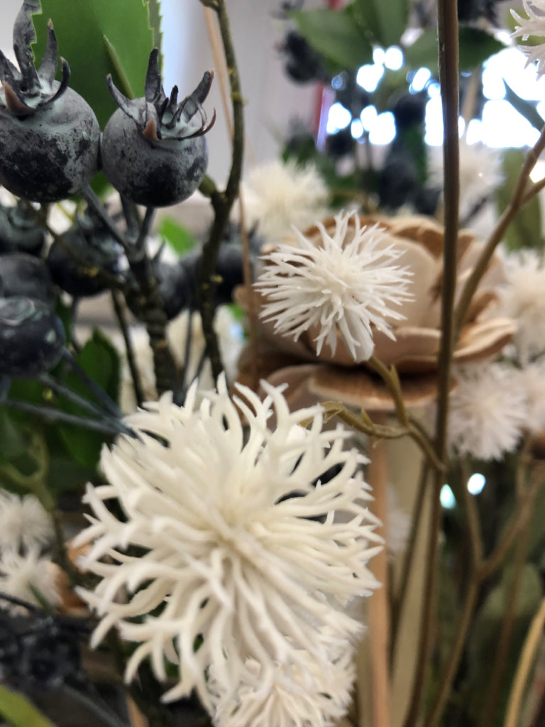 BLUEBERRY FLORAL ARRANGEMENT IN GLASS VASE.
