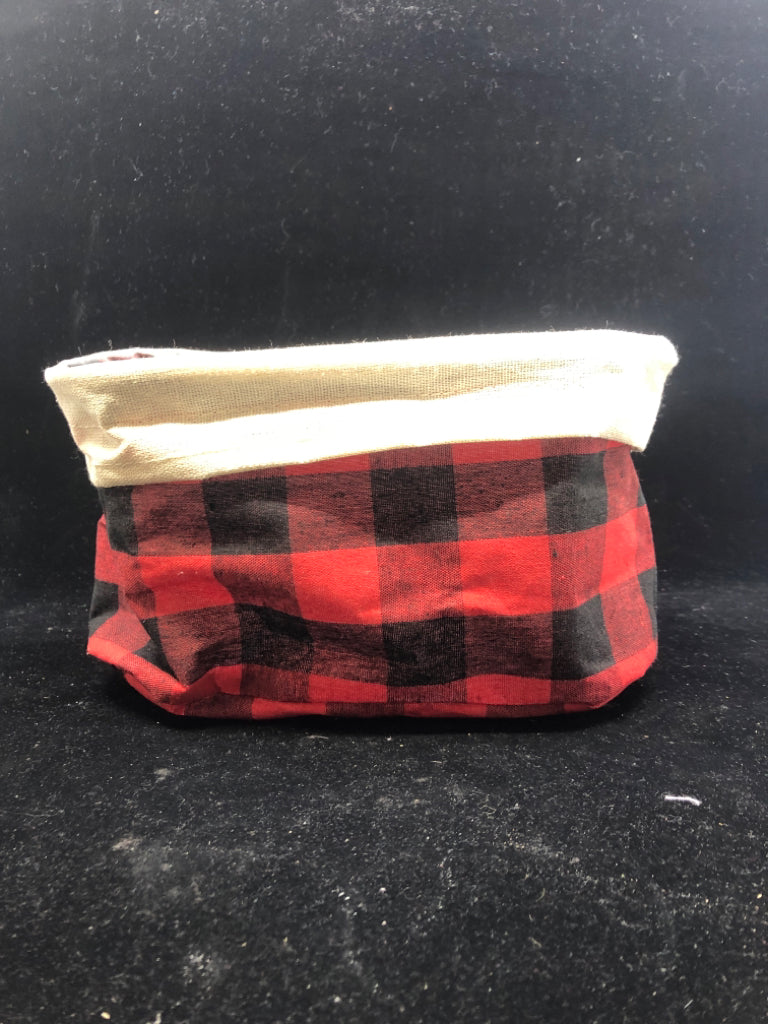 OVAL RED PLAID BASTKET.