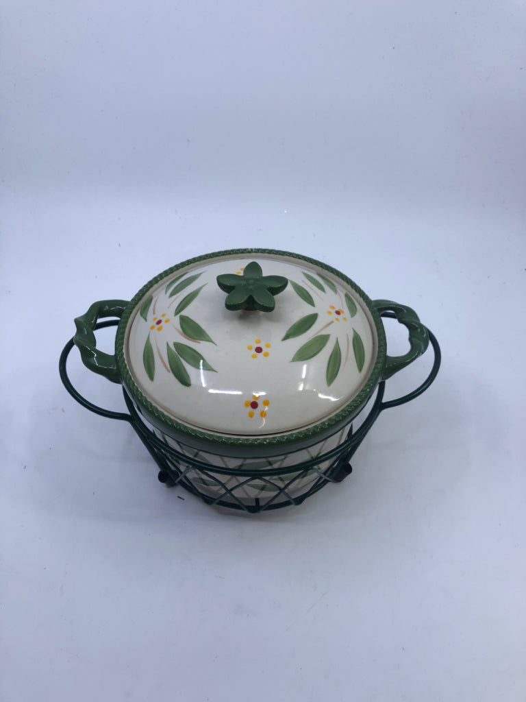 3PC BAKER W LID, STAND AND TRIVET.