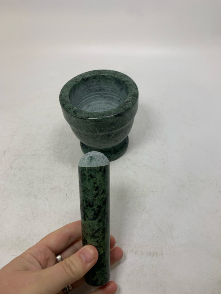 GREEM MARBLE MORDOR AND PESTLE.