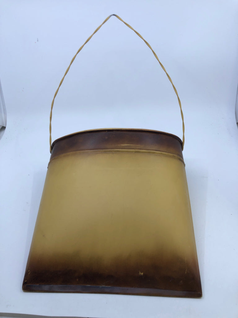 BROWN AND YELLOW WALL POCKET.