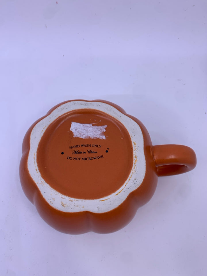 2 PUMPKIN MUGS.