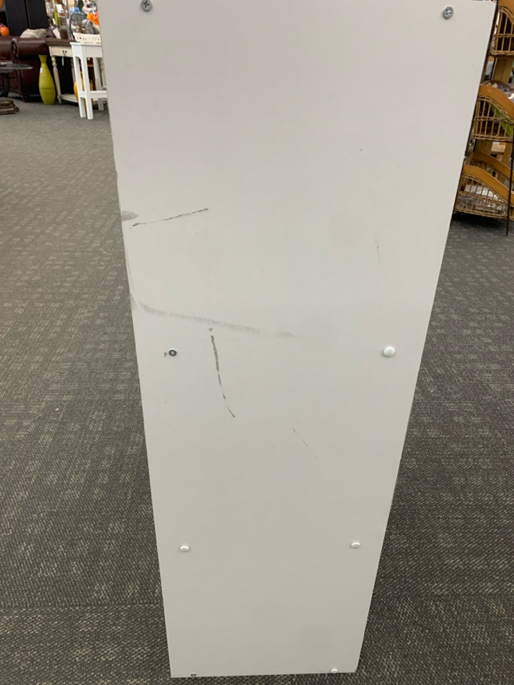 WHITE 6-SLOT CUBBIE.
