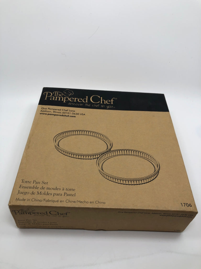 NIB PAMPERED CHEF TORTE PAN SET.
