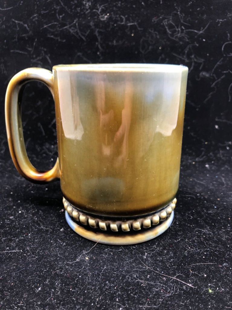 GREEN IRISH JAUNTING CAR MUG.