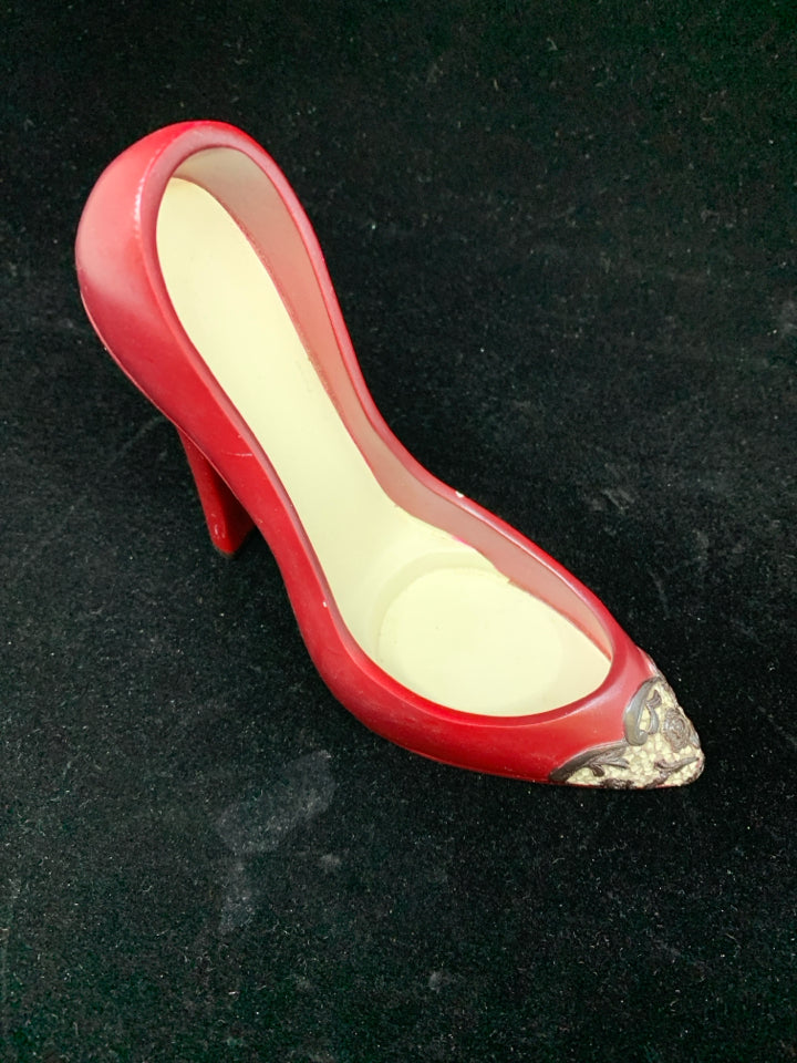 CERAMIC MAROON HEEL CANDLE HOLDER.