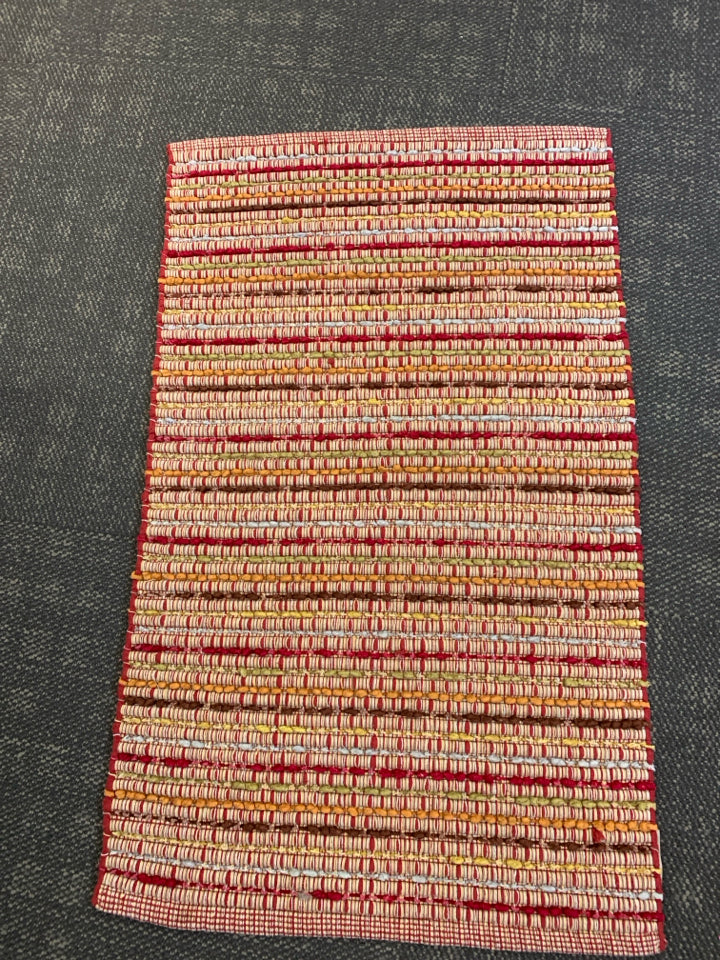 SMALL RED AND YELLOW PATTERN AREA RUG.