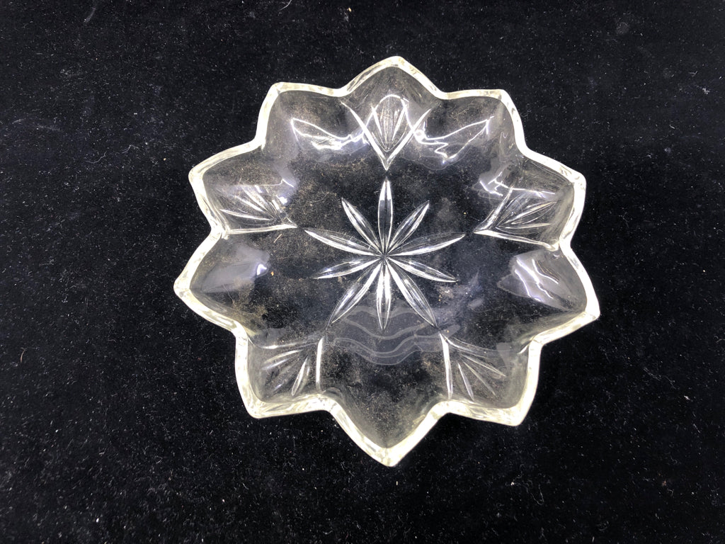 FLOWER GLASS BOWL.