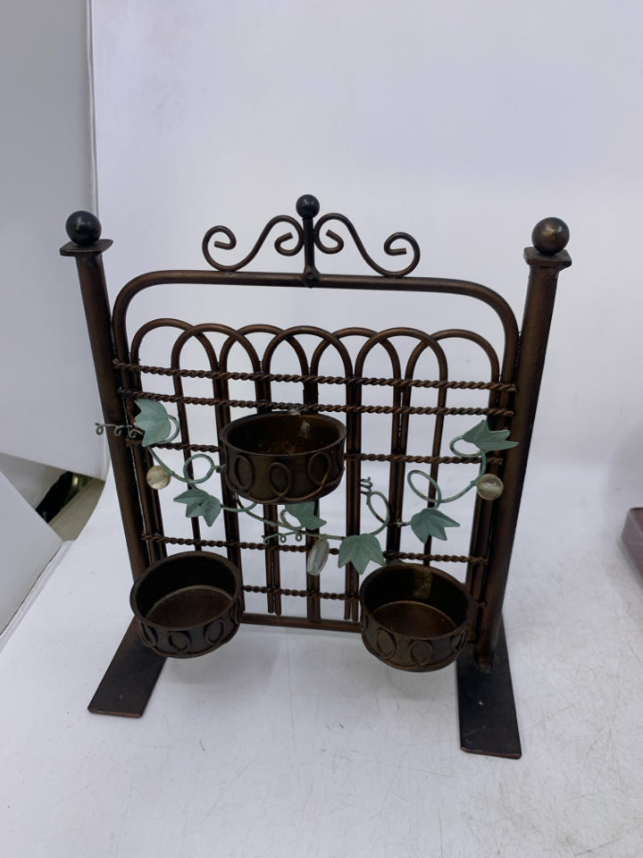 METAL FENCE W/ 3 TEA LIGHT HOLDERS/IVY.