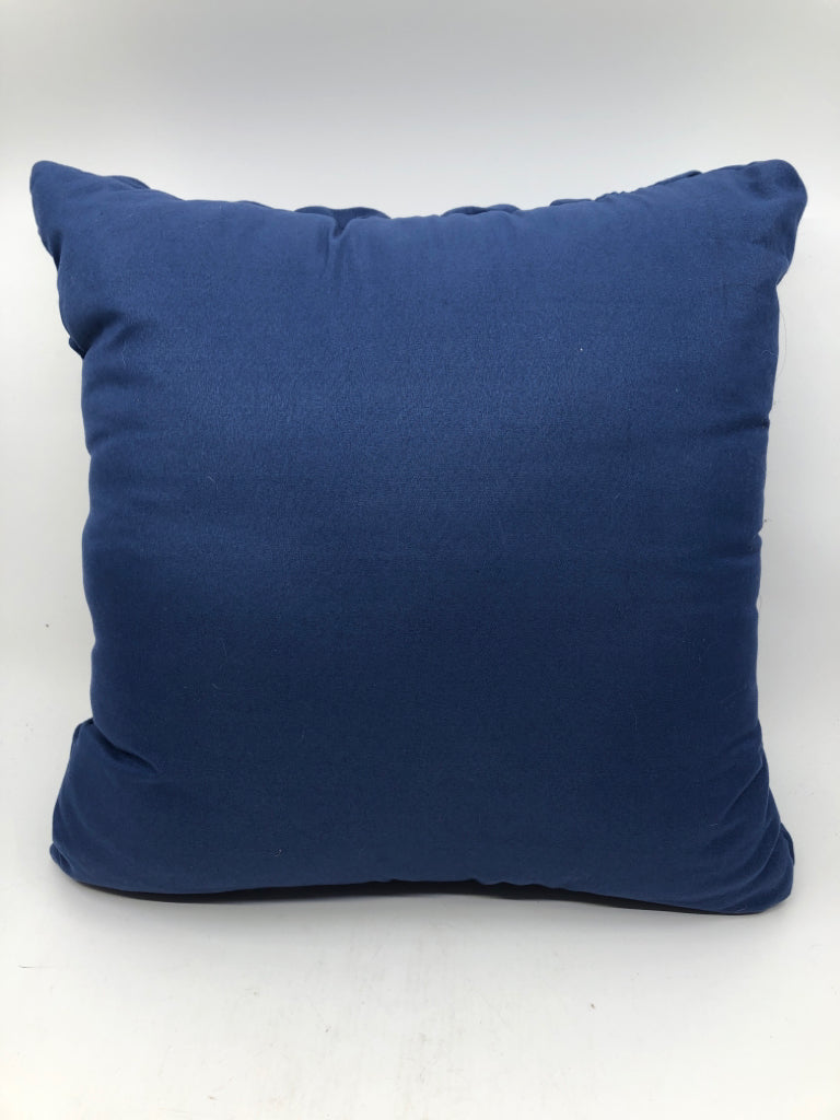 NAVY BLUE SQUARE PILLOW EMBOSSED DIAMOND PATTERN.