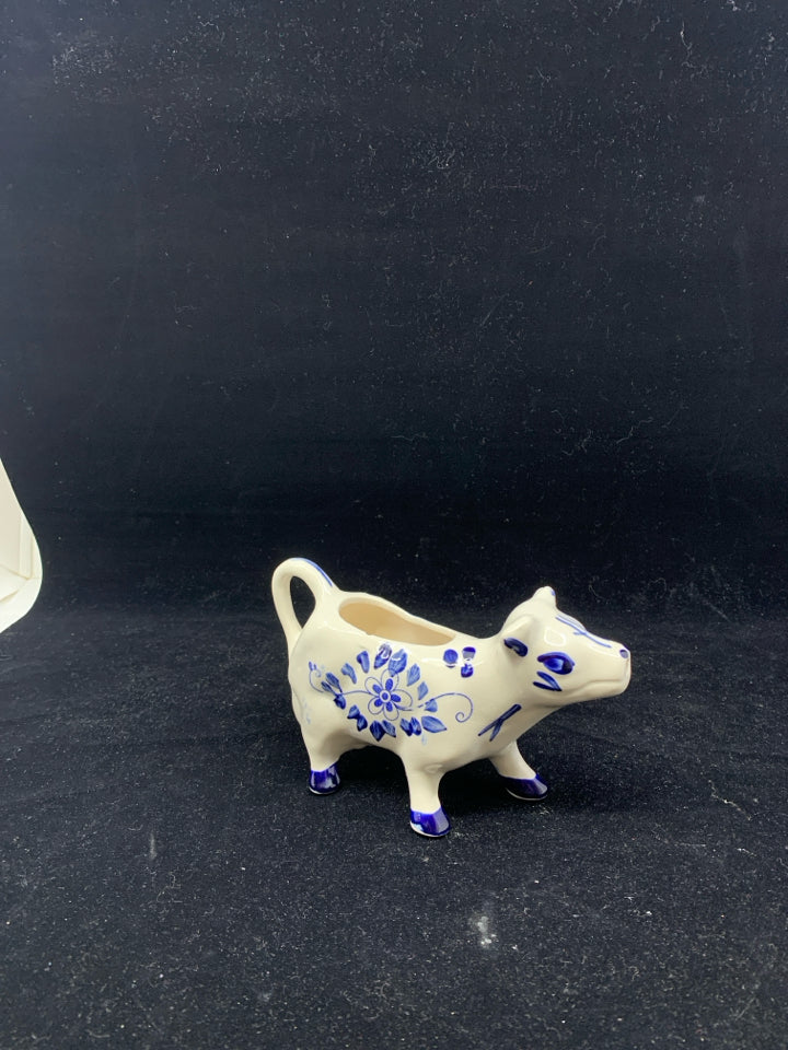 BLUE AND WHITE WINDMILL PATTERN COW CREAMER.