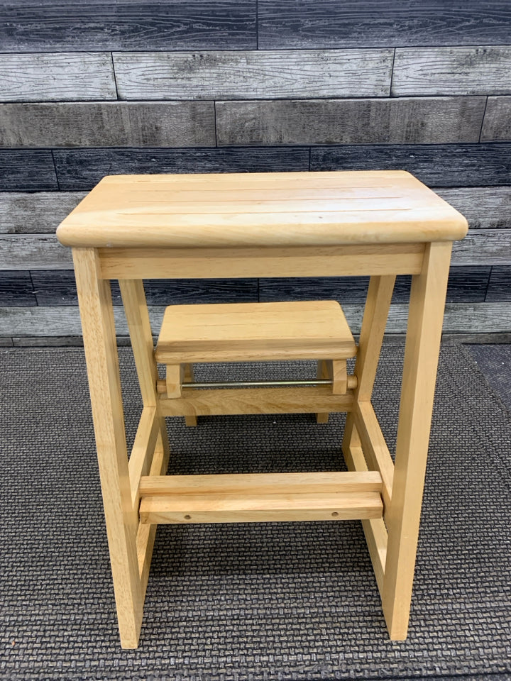 LT WOOD FOLDING STEP STOOL.