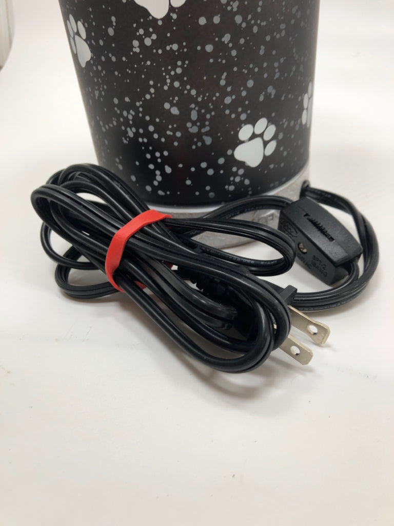 SCENTSY I HEART CATS WAX WARMER.