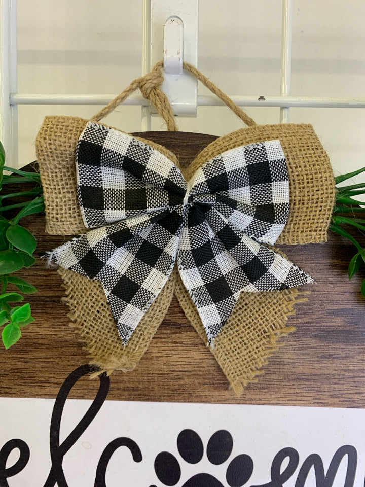 WELCOME DOGS WALL HANGING.