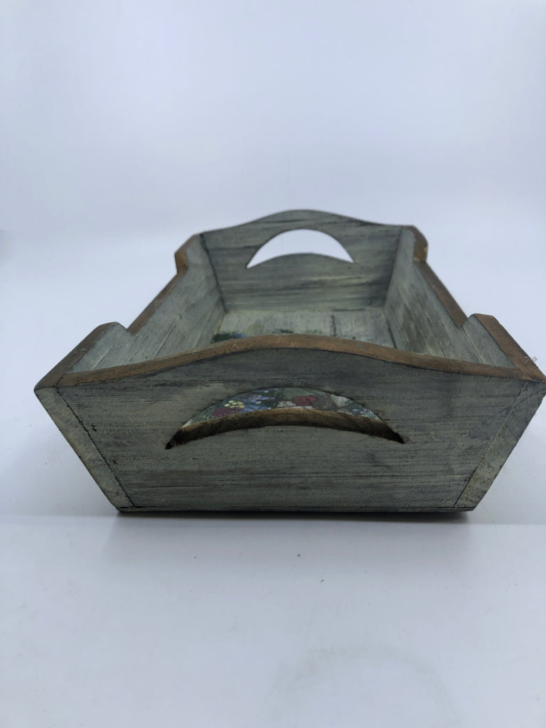 WOOD PAINTED TRAY W BIRD HOUSE.