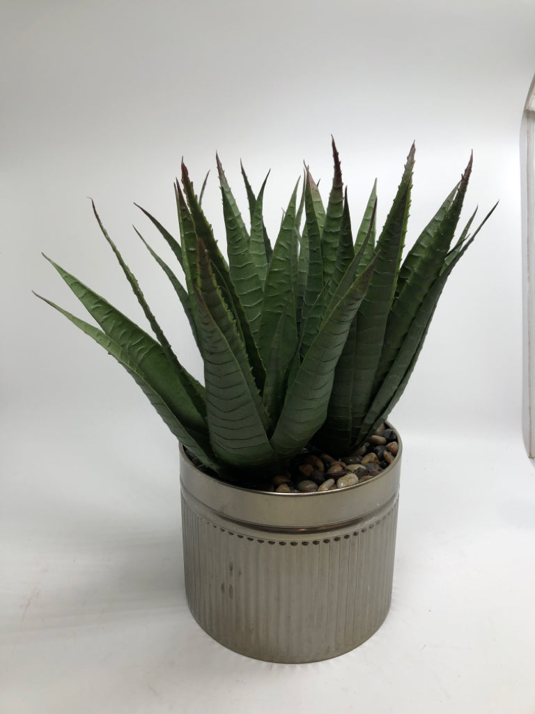 ALOE PLANT W/ROCKS IN METAL BASE.