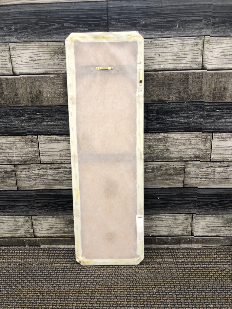 CREAM FABRIC PICTURE WALL HANGING.