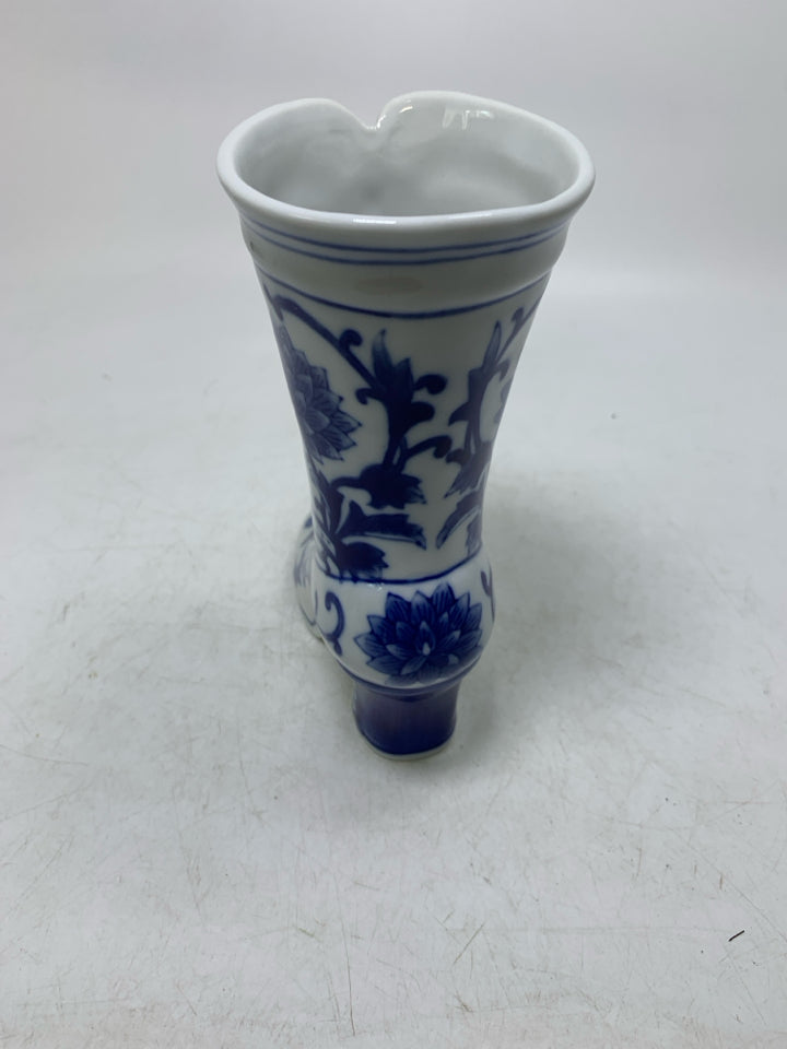 BLUE FLORAL TALL HEELED BOOT.