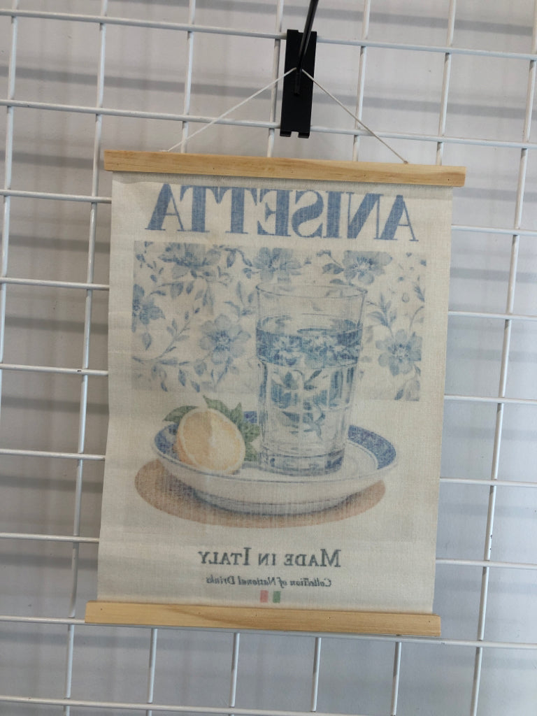 ROLL-UP ANISETTA TAPESTRY.