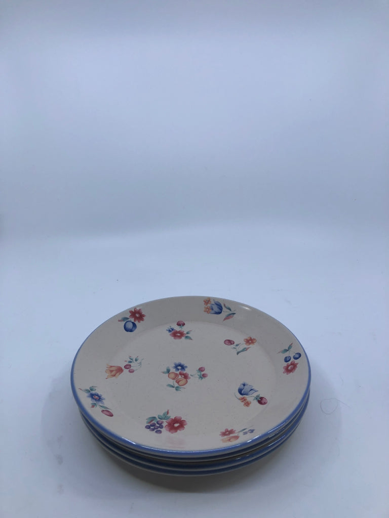 4 ORANGE AND BLUE FLORAL LUNCH PLATES.